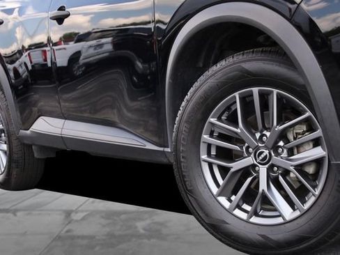 Used 2023 Nissan Rogue S AWD/4WD image 3