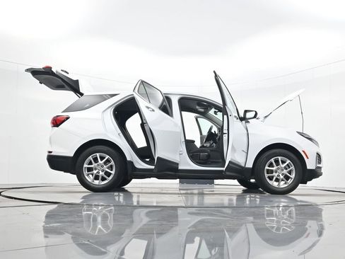 Used 2024 Chevrolet Equinox LT image 38