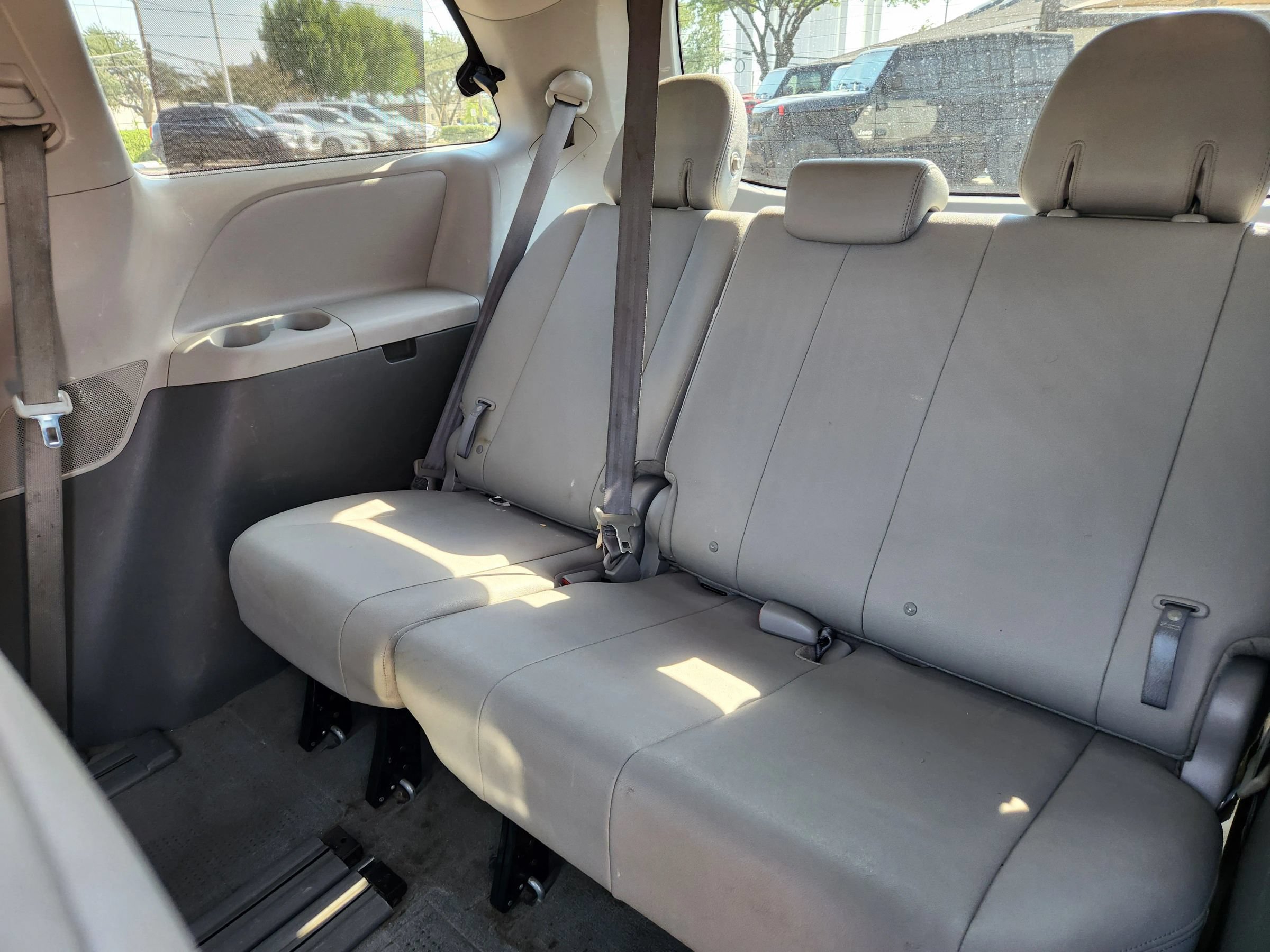 Used 2016 Toyota Sienna XLE FWD image 12