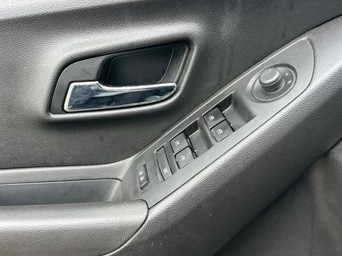 Used 2020 Chevrolet Trax LS w/ Tint and Cruise Package image 11