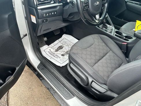 Used 2020 Kia Niro LXS FWD image 10