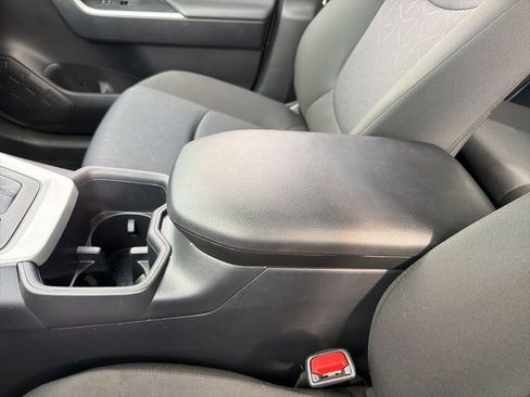 Used 2025 Toyota RAV4 XLE AWD/4WD image 17