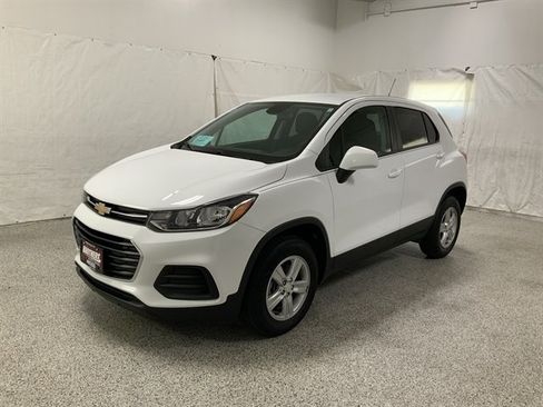 Used 2021 Chevrolet Trax LS w/ Tint and Cruise Package AWD/4WD image 2
