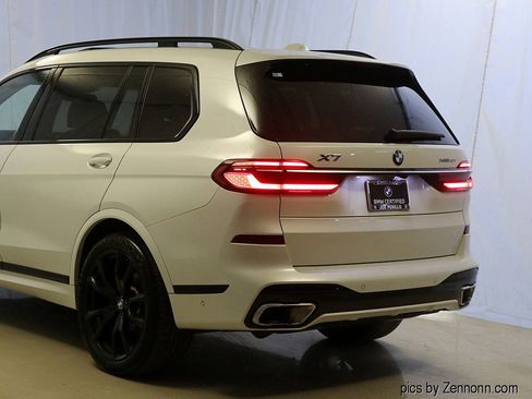 Certified 2023 BMW X7 xDrive40i w/ M Sport Package image 8