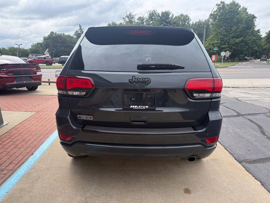 Used 2018 Jeep Grand Cherokee Altitude AWD/4WD image 5