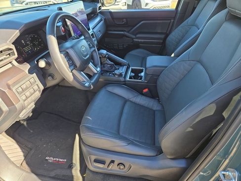 Used 2025 Toyota 4Runner TRD Off-Road Premium image 15