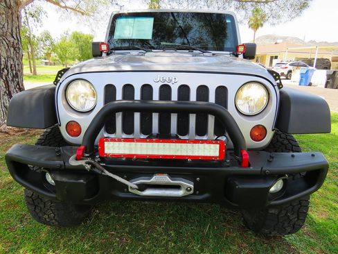 Used 2013 Jeep Wrangler Unlimited Rubicon AWD/4WD image 12