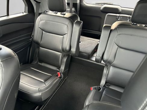 Used 2024 Ford Explorer XLT w/ Equipment Group 202A AWD/4WD image 15