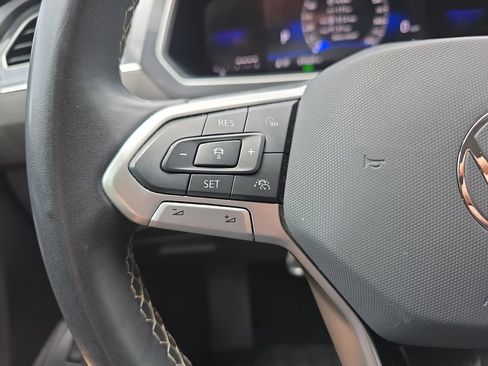 Used 2024 Volkswagen Tiguan SE FWD image 23