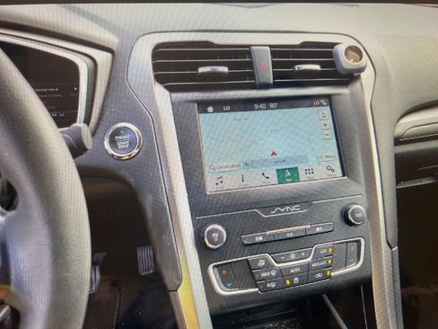 Used 2019 Ford Fusion SE image 11