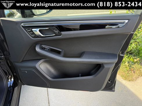 Used 2018 Porsche Macan image 38