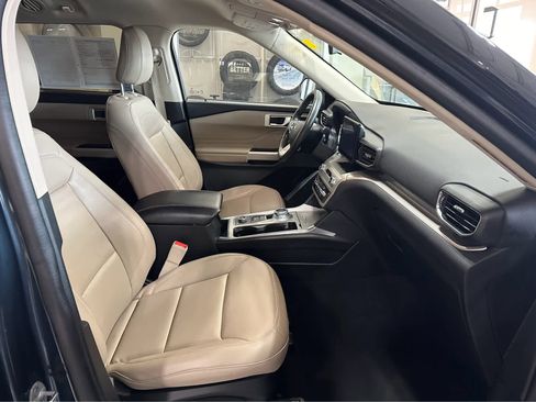 Used 2022 Ford Explorer XLT w/ Equipment Group 202A image 43