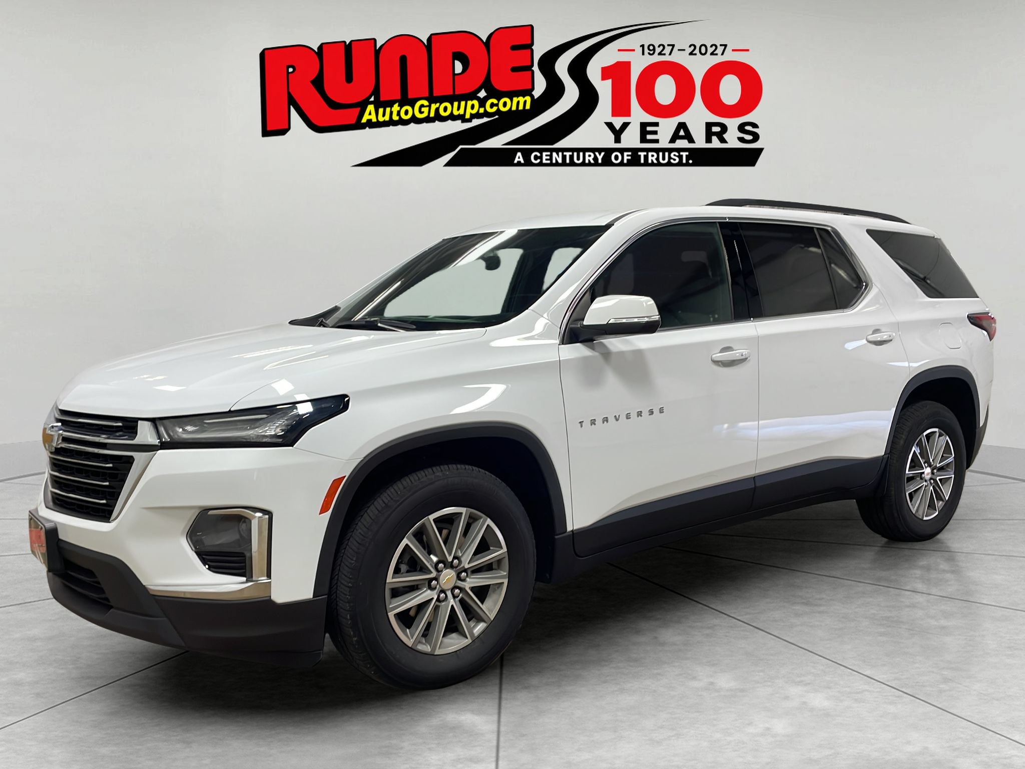 Used 2023 Chevrolet Traverse LT AWD/4WD image 1