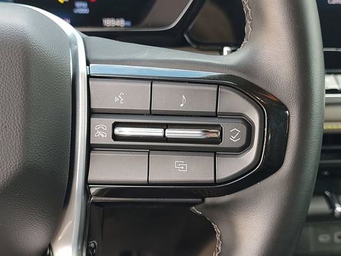 Used 2024 Chevrolet Colorado ZR2 w/ Technology Package image 19