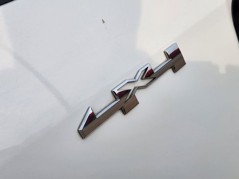 Certified 2018 GMC Canyon SLT w/ Driver Alert Package image 13