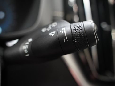 Used 2022 Volvo XC60 B5 R-Design w/ Advanced Package image 14