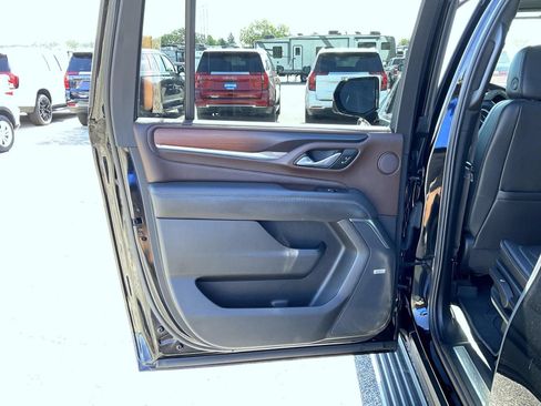Certified 2022 GMC Yukon XL Denali w/ Denali Premium Package AWD/4WD image 21