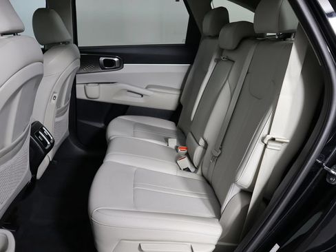 Used 2023 Kia Sorento S w/ Panoramic Sunroof Package FWD image 16