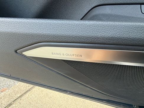 Used 2019 Audi e-tron Premium Plus image 12