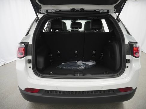 Certified 2024 Jeep Compass Limited w/ Sun and Sound Group image 39