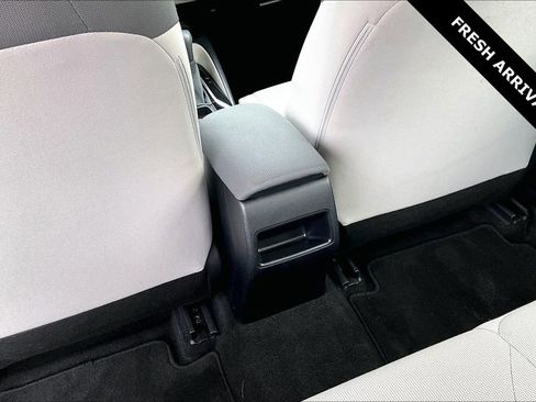 Used 2022 Toyota Corolla LE FWD image 10