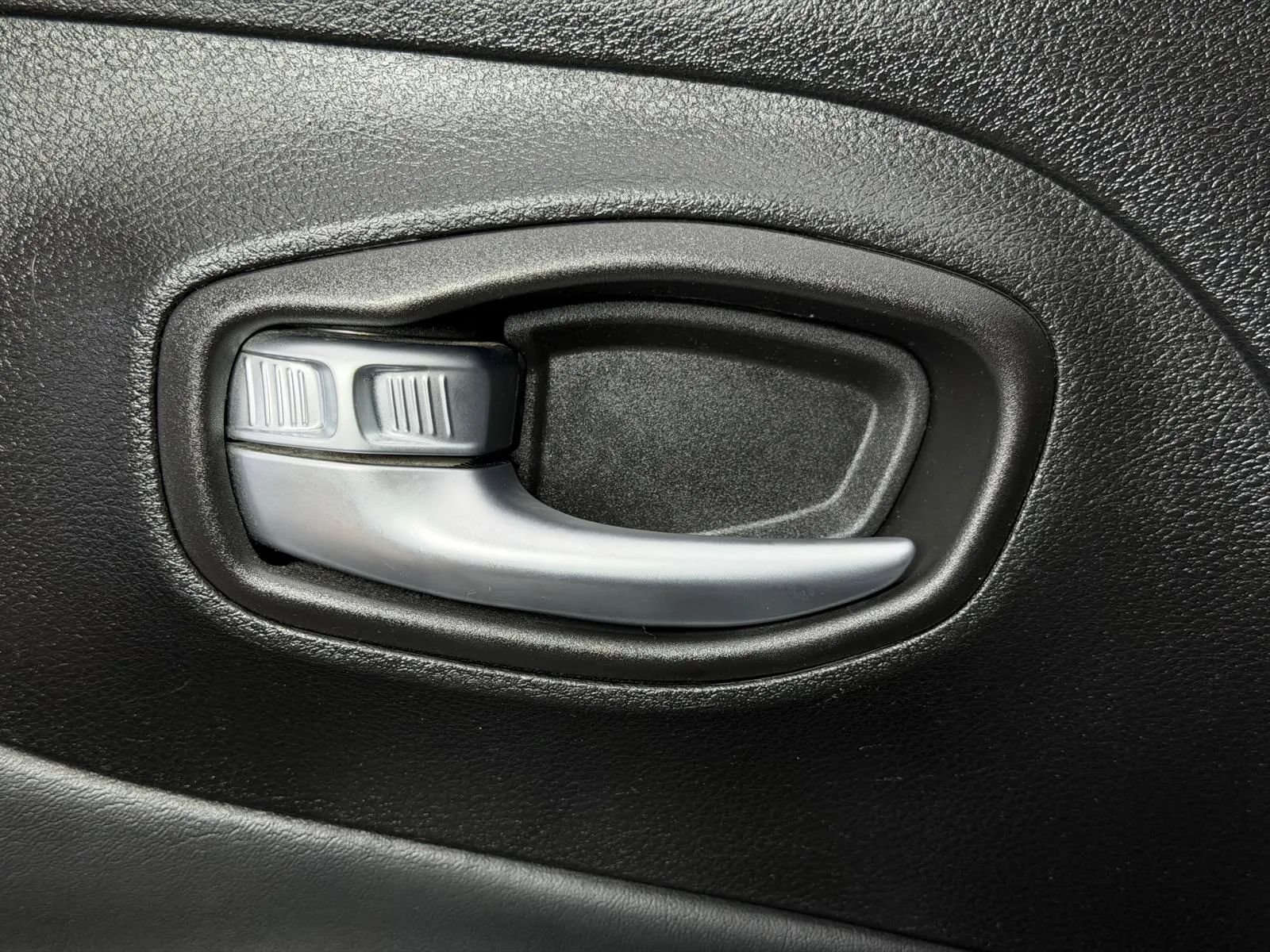 Used 2016 Jeep Renegade 75th Anniversary FWD image 26