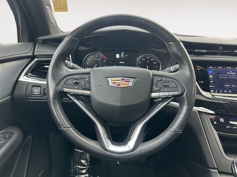 Used 2025 Cadillac XT6 Premium Luxury image 14