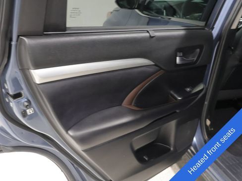 Used 2019 Toyota Highlander XLE w/ Highlander SE Package AWD/4WD image 19