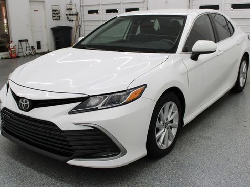 Used 2021 Toyota Camry LE FWD image 3
