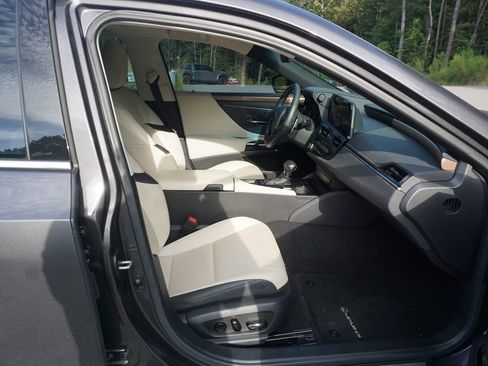 Used 2023 Lexus ES 350 w/ Premium Package FWD image 18