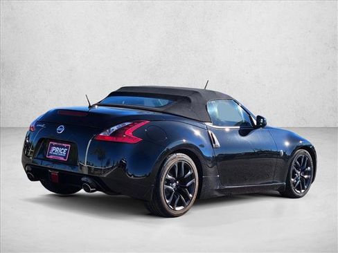 Used 2019 Nissan 370Z Roadster image 5