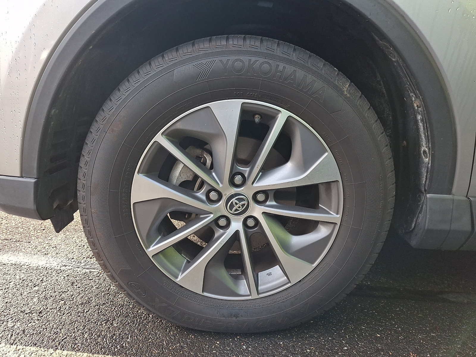 Used 2017 Toyota RAV4 XLE w/ All Weather Liner Package AWD/4WD image 4