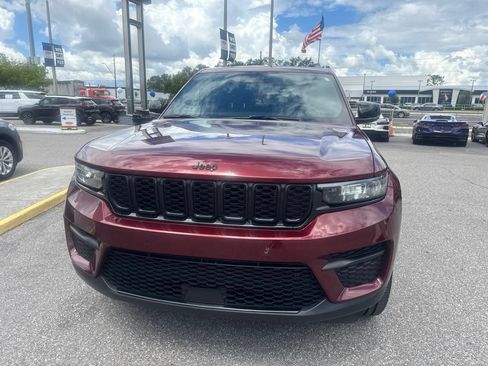 Used 2024 Jeep Grand Cherokee Altitude RWD image 2