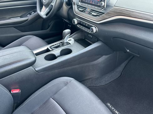 Used 2025 Nissan Altima 2.5 SV FWD image 16