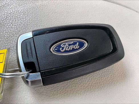 Used 2019 Ford Edge Titanium image 13