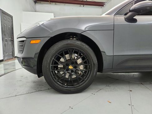 Used 2018 Porsche Macan S image 32