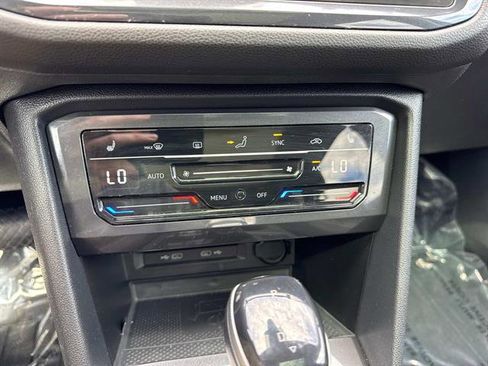 Used 2022 Volkswagen Tiguan SE image 23