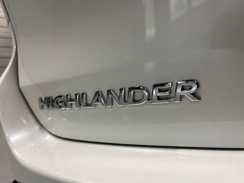Used 2019 Toyota Highlander XLE AWD/4WD image 44
