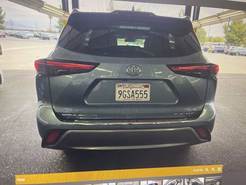 Used 2023 Toyota Highlander Platinum FWD image 4