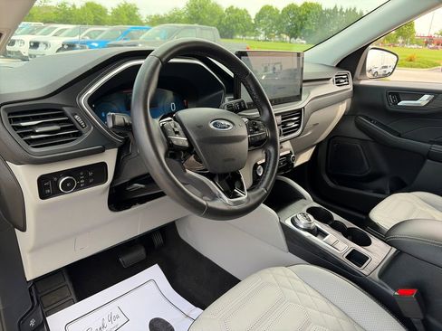 Used 2023 Ford Escape Platinum w/ Premium Technology Package AWD/4WD image 17