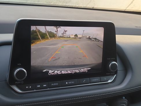 Used 2023 Nissan Rogue S image 22