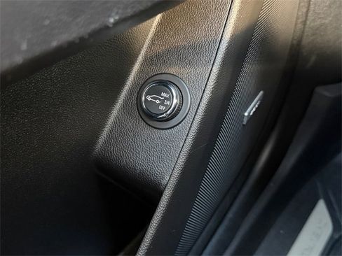 Used 2021 Chevrolet Traverse Premier w/ Redline Edition image 29