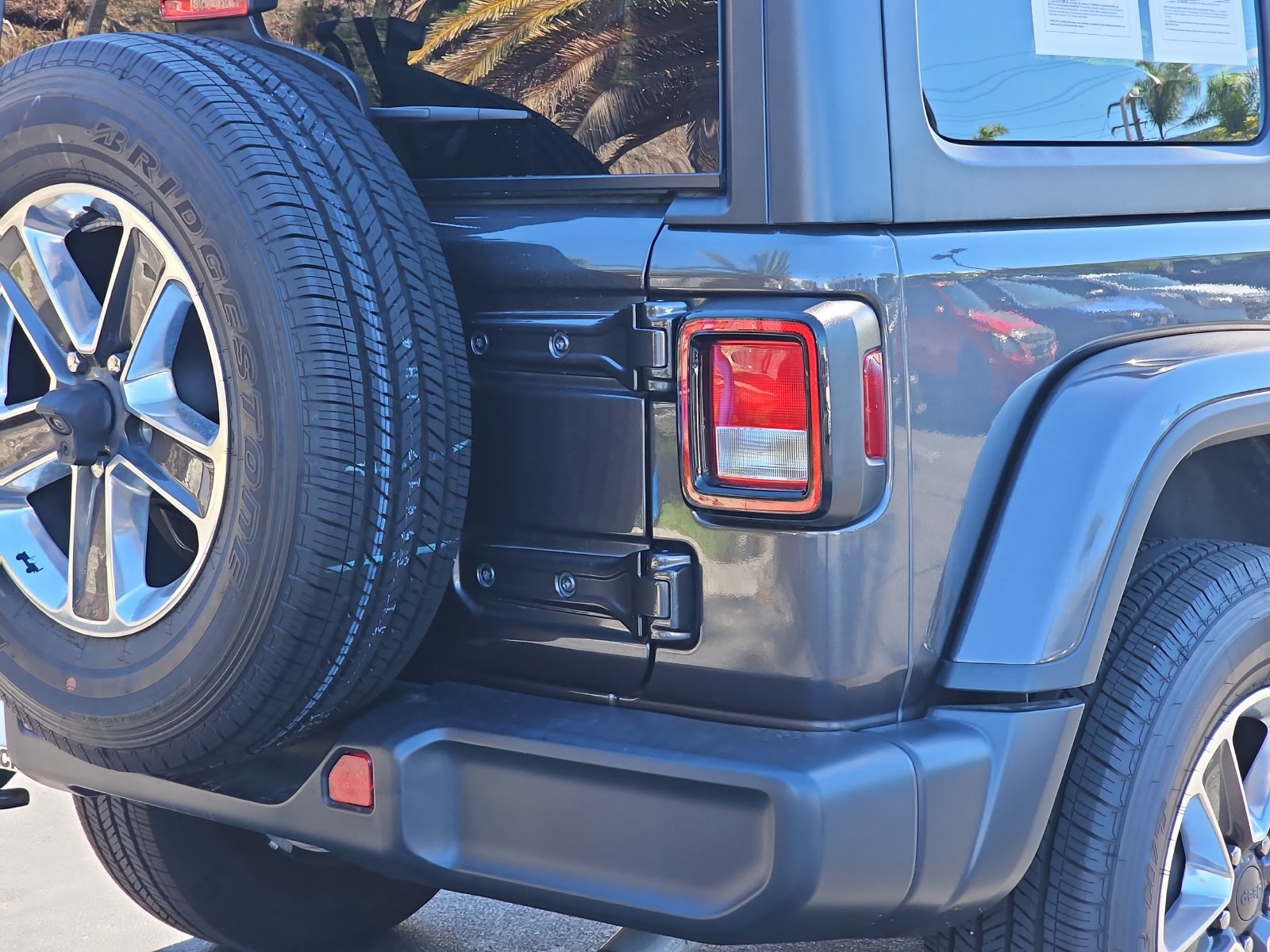 Used 2020 Jeep Wrangler Unlimited Sahara AWD/4WD image 11