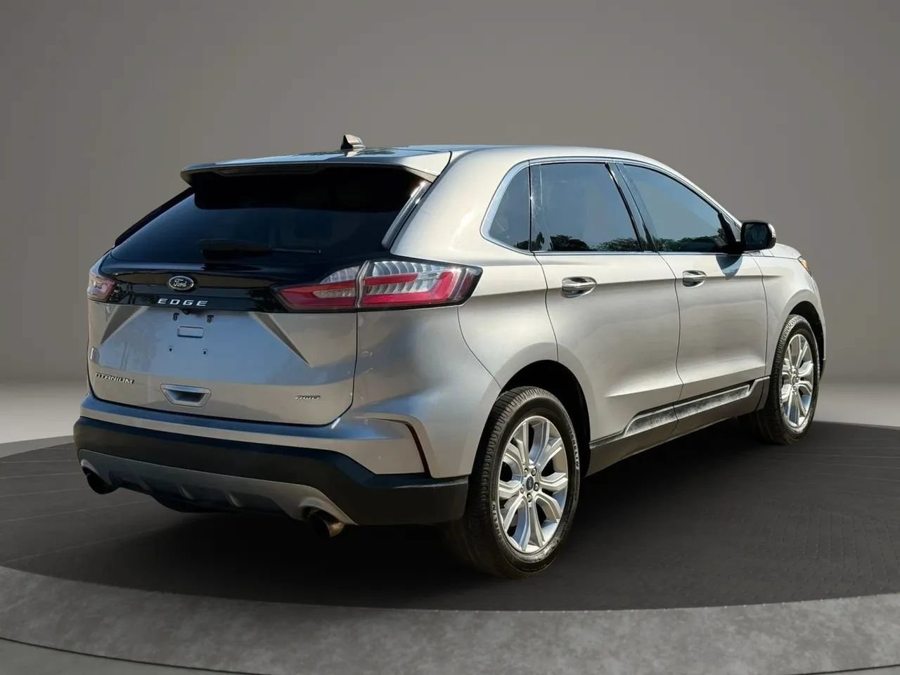 Used 2021 Ford Edge Titanium AWD/4WD image 6