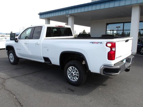 Used 2022 Chevrolet Silverado 2500 LT AWD/4WD image 3