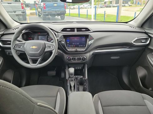Used 2023 Chevrolet TrailBlazer LT w/ Convenience Package AWD/4WD image 12