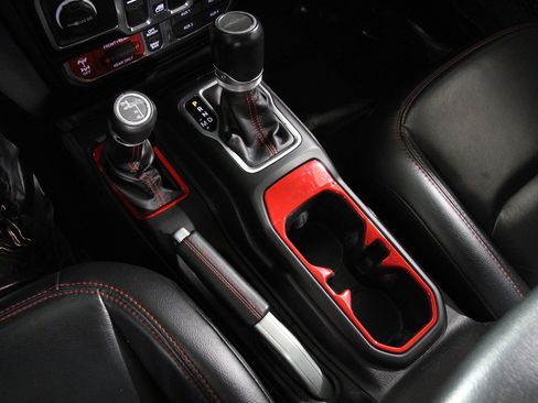 Used 2020 Jeep Gladiator Rubicon image 17