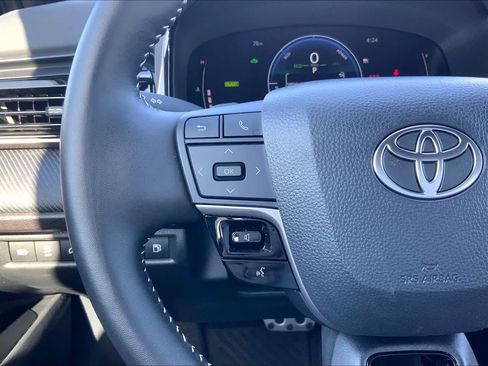 Used 2025 Toyota Camry SE image 23