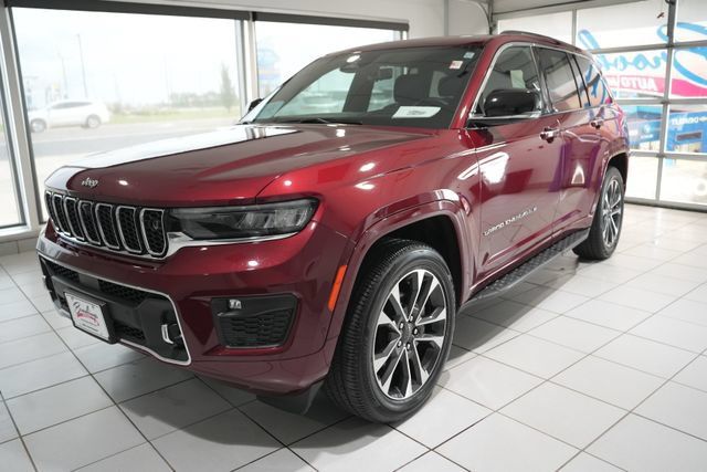 Used 2023 Jeep Grand Cherokee Overland w/ Adv Protech Group III AWD/4WD image 5