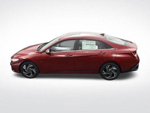 Used 2025 Hyundai Elantra SEL image 24